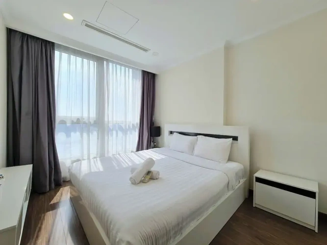 1 Bedroom Luxury Apartment with balcony and with city view