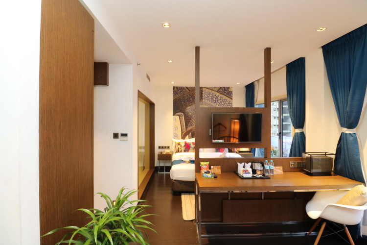 Hotel Gallery 67