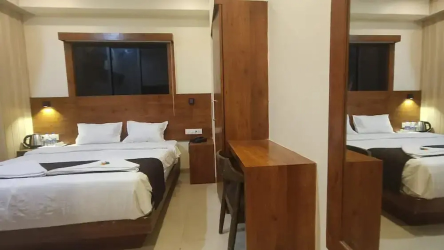 Hotel Ashraya International