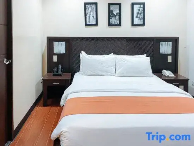 RedDoorz Plus @ Hotel Esse
