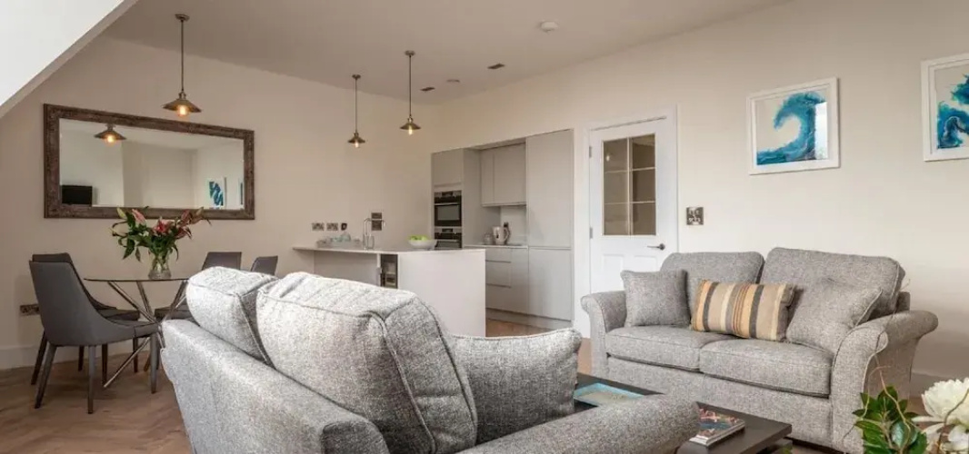 Cathedral Yard - An Exclusive Private Apartment on Cathedral Green, Exeter