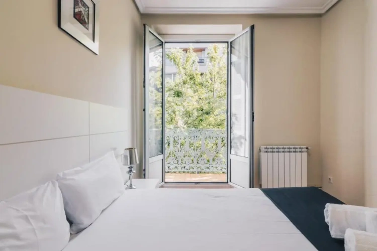 3 Bedrooms Apartment