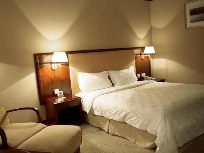 Four Seas Hotel