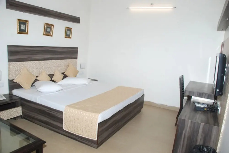 Hotel Kanishk
