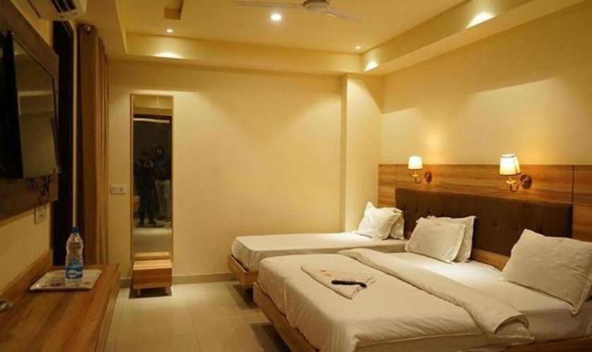 Deluxe Double room with city view