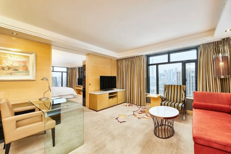 1 Bedroom Club Lounge Access Double Suite with city view