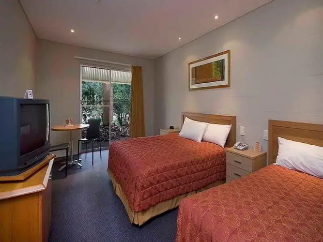 Outback Hotel & Lodge