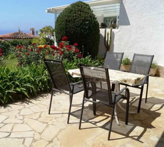 2 Bedrooms Family Cottage with sea view