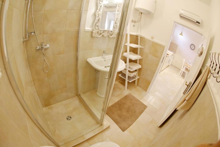 1 Bedroom Basement Apartment
