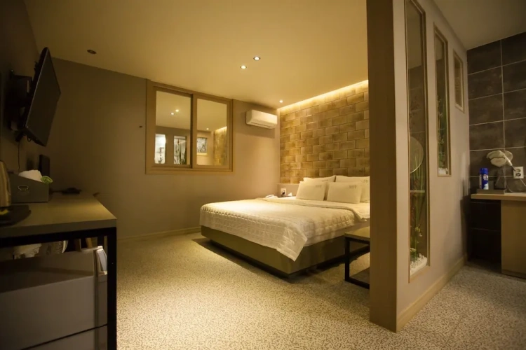 1 Bedroom Standard Double room with view