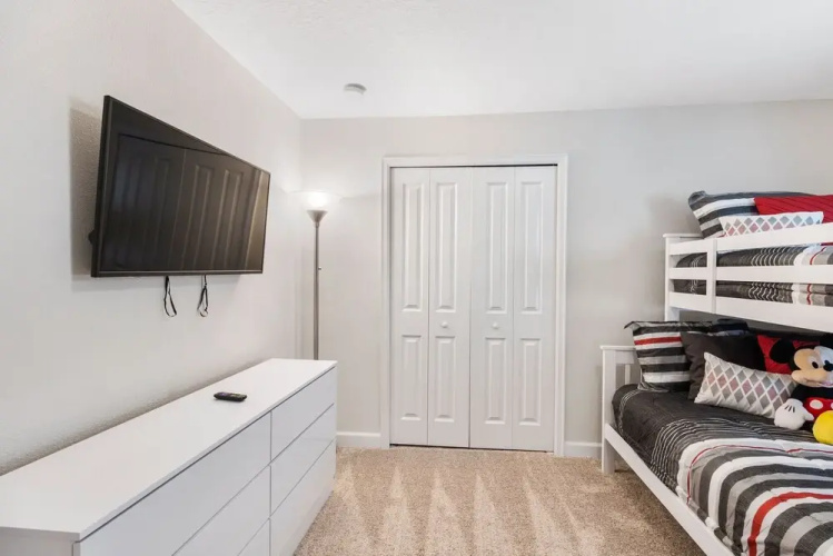 8945 SD - Elegant 5-bed Townhome, Private Pool