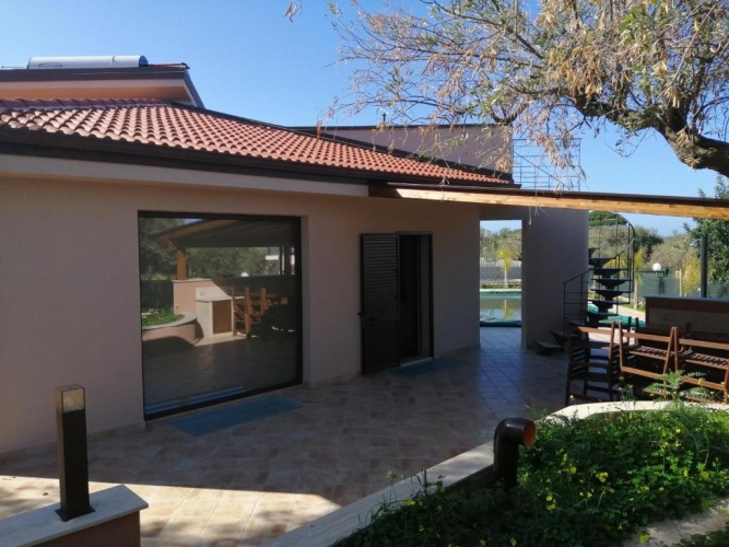 2 Bedrooms Villa