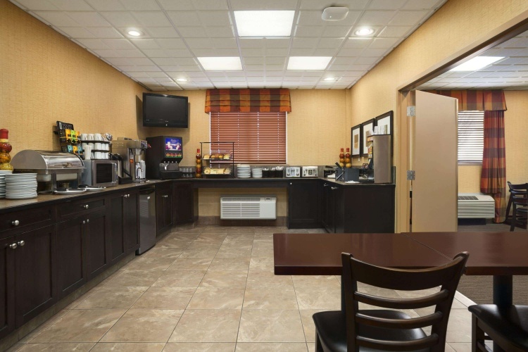 Ramada by Wyndham Surrey/Langley photo 17