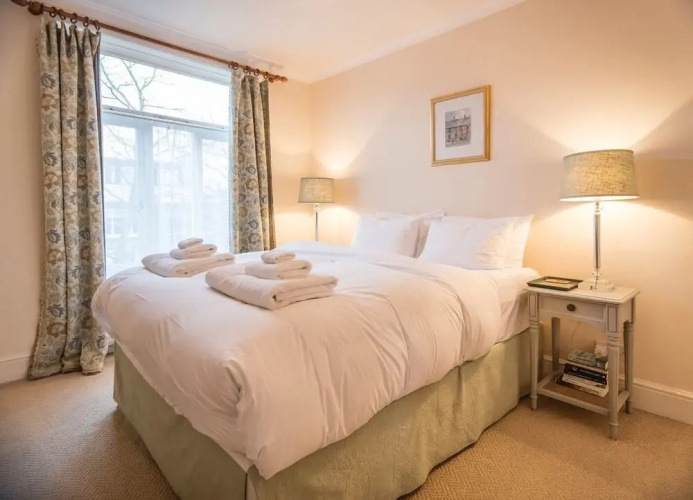 Kensington Beautiful Two Bed Apartment