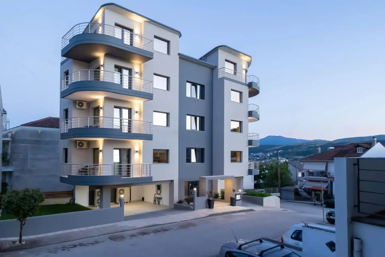 The High View Luxury Suites and Apartments