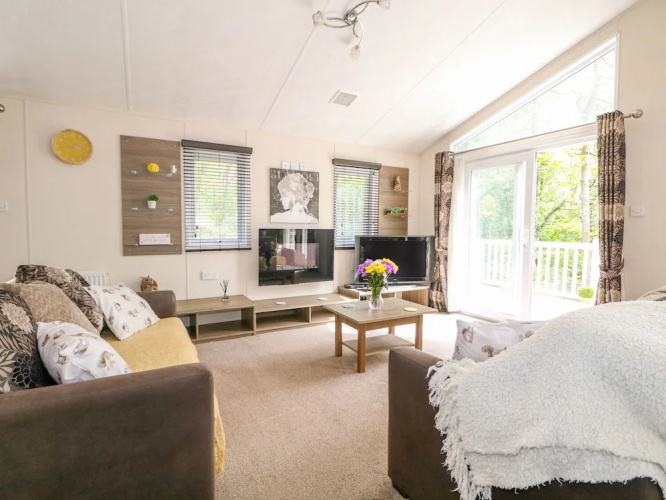 Squirrel Lodge Hazel 6
