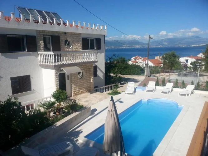 2 Bedrooms Apartment with balcony and with sea view