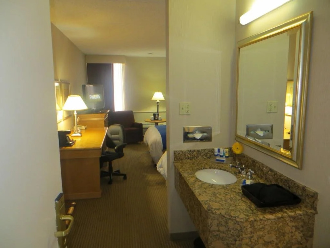 Love Field Hotel and Suites