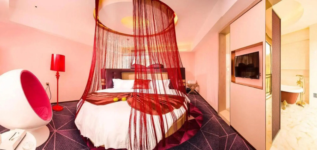 Loves Hotel