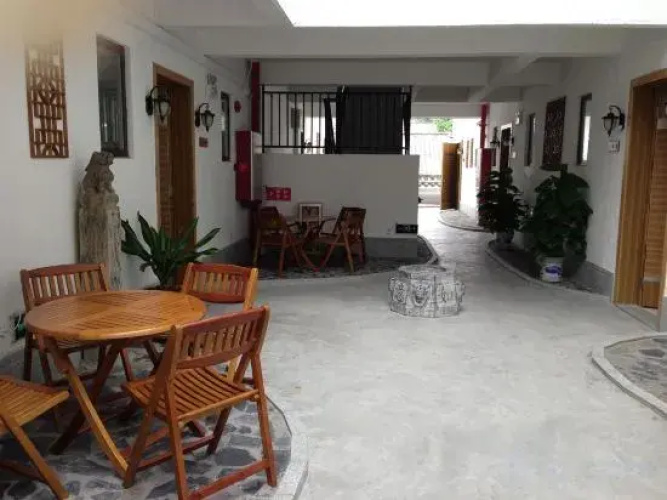 Zhenyangxia Scenic Area Theme Inn