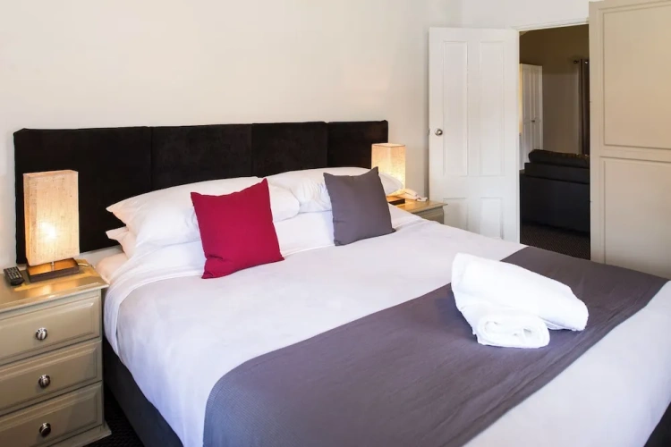 2 Bedrooms Apartment