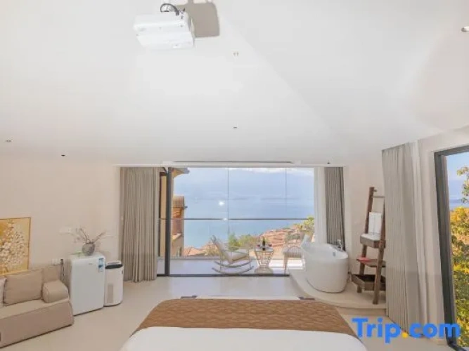 Premium Twin Family room oceanfront