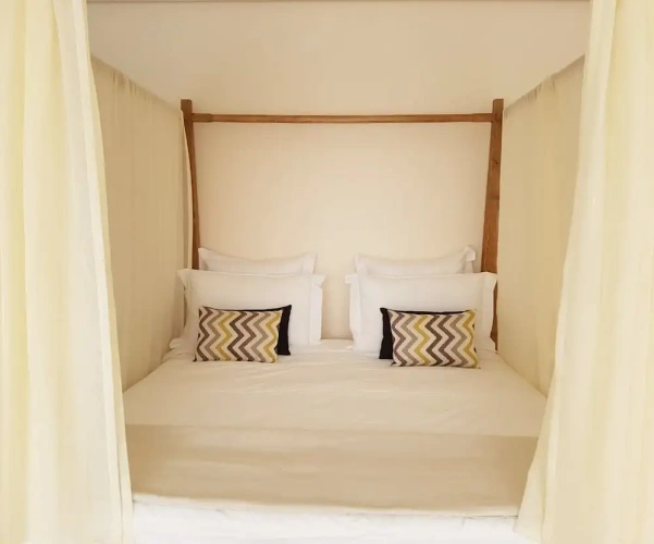 6 Bedrooms Villa