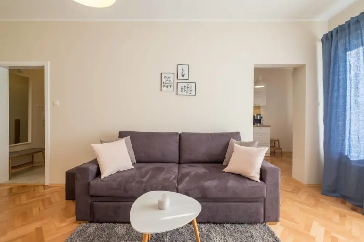 FM Deluxe 2-BDR Apartment with Balcony - Zaimov Park