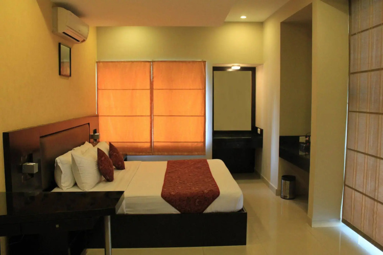 FabHotel Santhome Inn