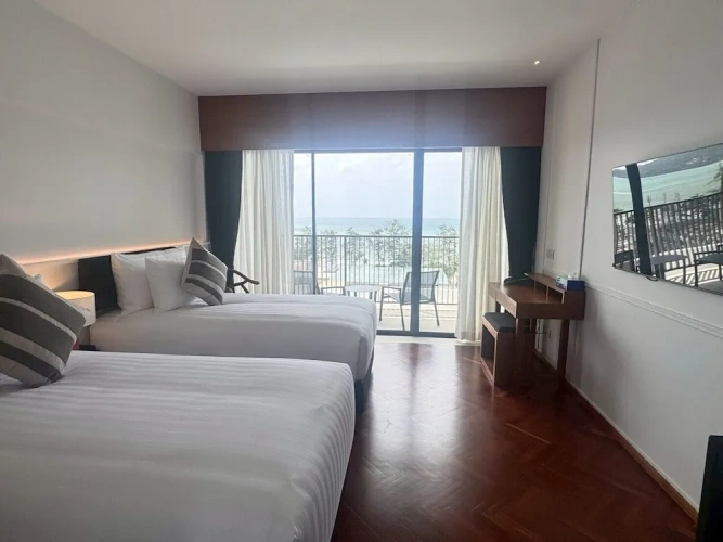 Deluxe Twin room with balcony and with ocean view