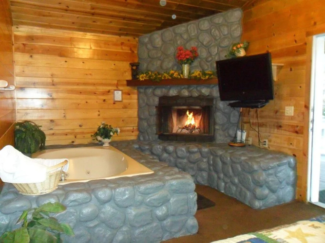 Big Bear Manor Spa Cabins