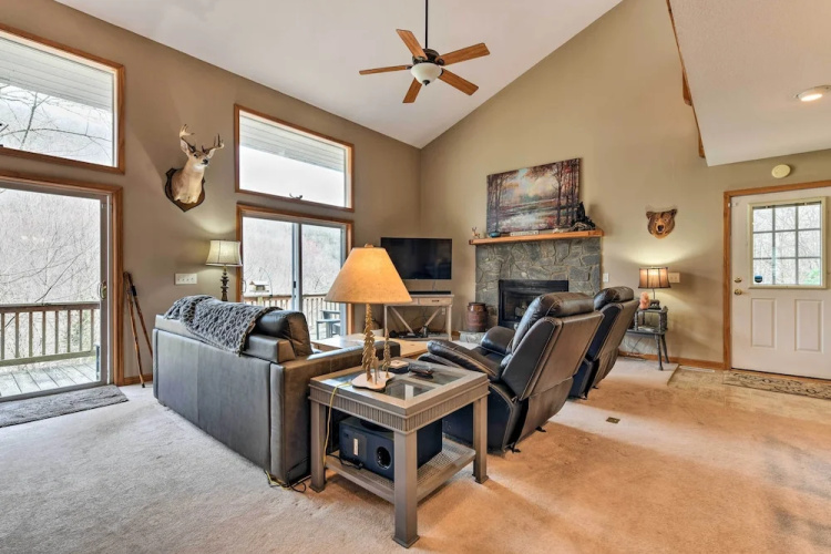 Pet-friendly Home w/ Deck + Mountain Views!