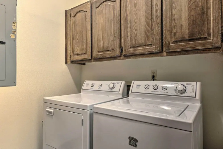 2 Mi to Lake Dillon: Spacious Condo w/ Mtn Views