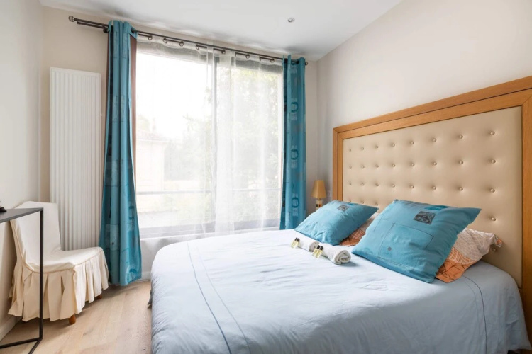 Bright 3BR Apartment With Garden in Gambetta