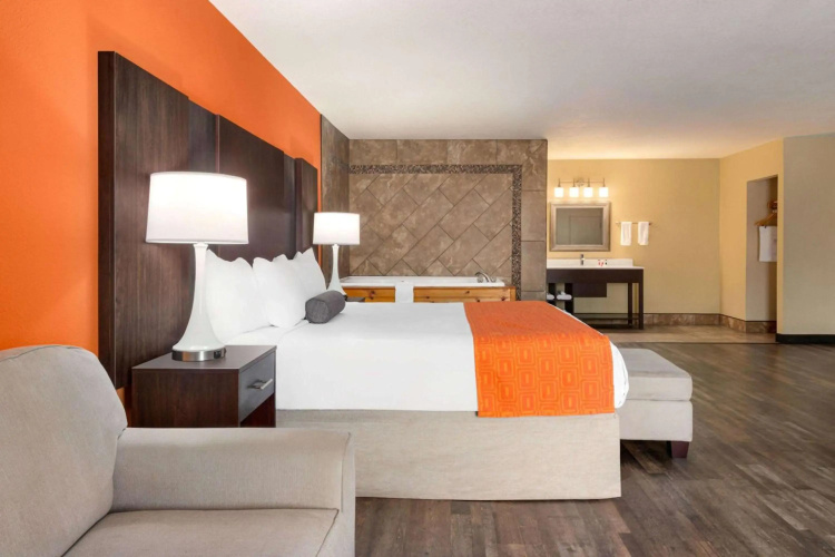 Howard Johnson by Wyndham Pigeon Forge