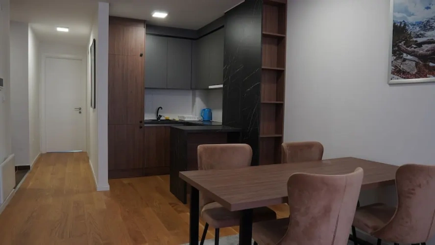 1 Bedroom Apartment with mountain view