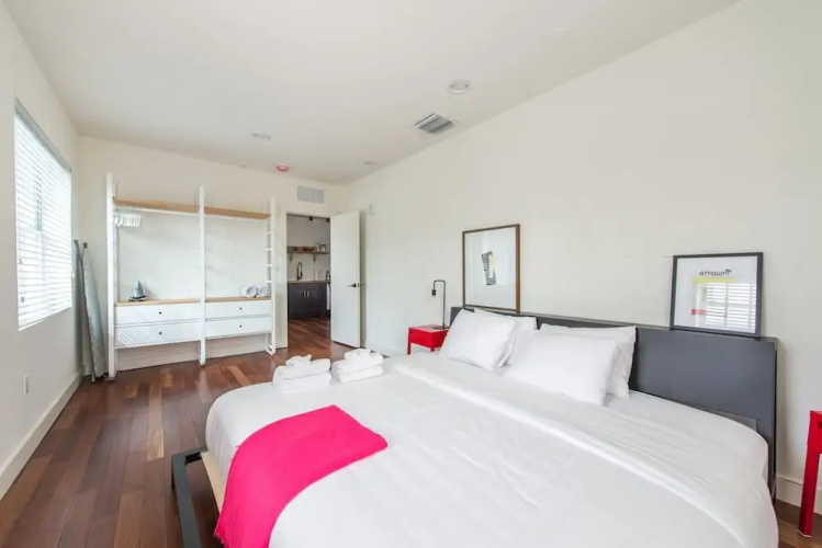 3 Bedrooms I Sleeps 8 I Best Value In South Beach - Miami, FL