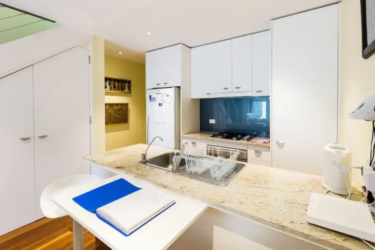 ALEXANDER, 2BDR South Melbourne House