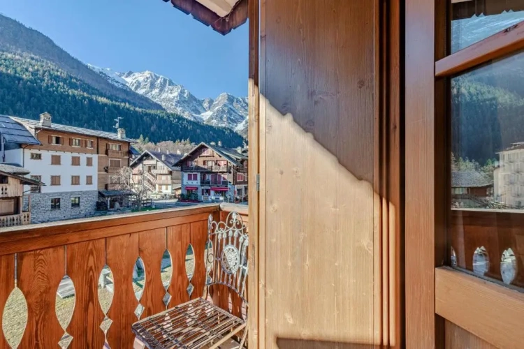 Standard Double room with balcony and with mountain view