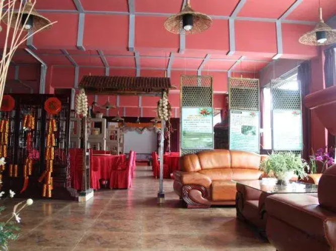 Shangri-La Holiday Manor