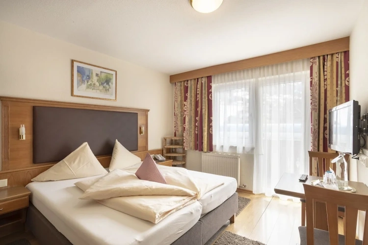 Comfort Double room with balcony and with mountain view