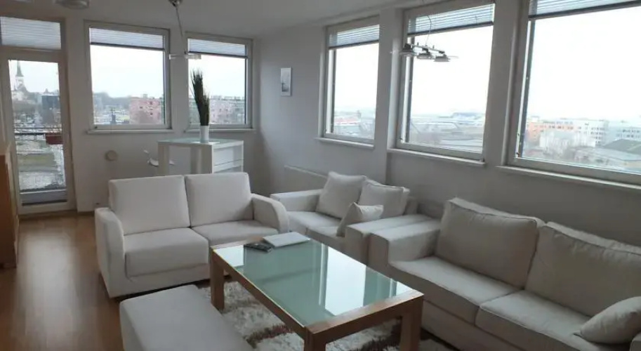 Blue Sky Lounge Apartment