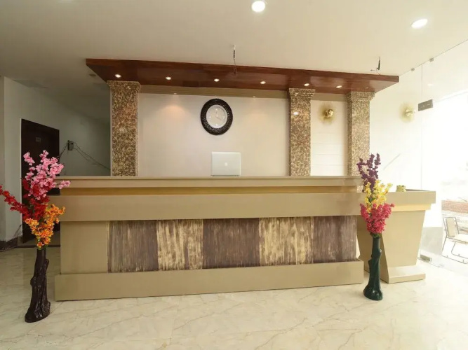 OYO 13310 Noida Suites