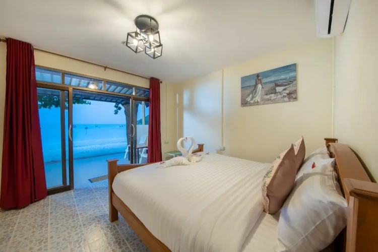 Deluxe Double room with balcony and beachfront