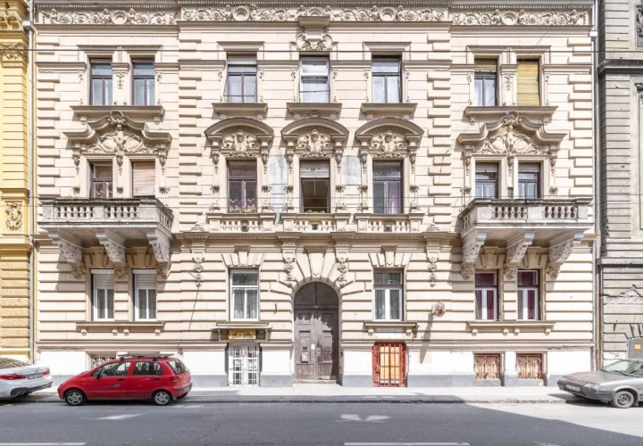 3 Bedrooms Apartment