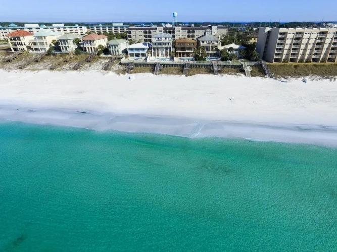 6 Bedrooms Cottage beachfront