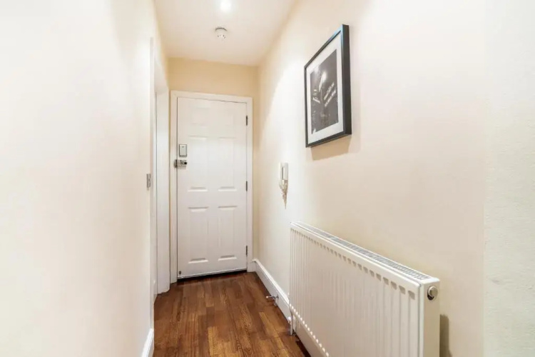 One Bedroom Flat in Bush Hill Park