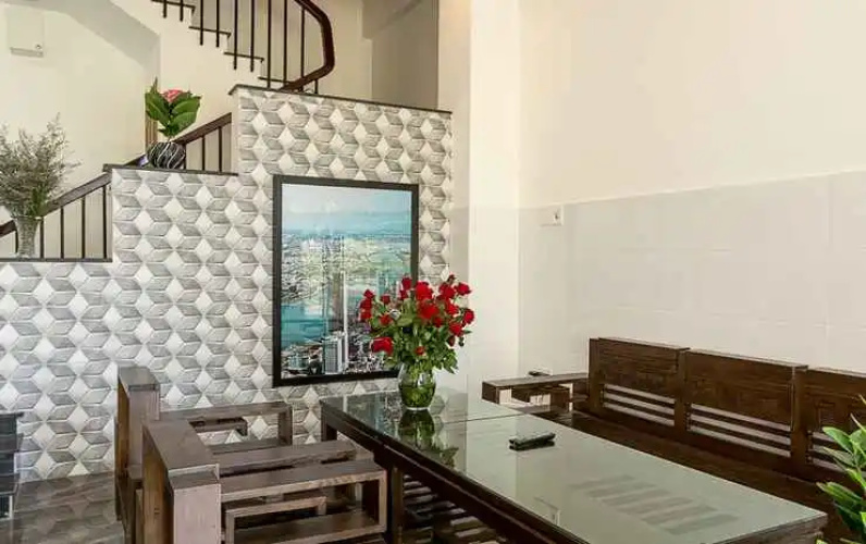 Van Apartment and Hotel