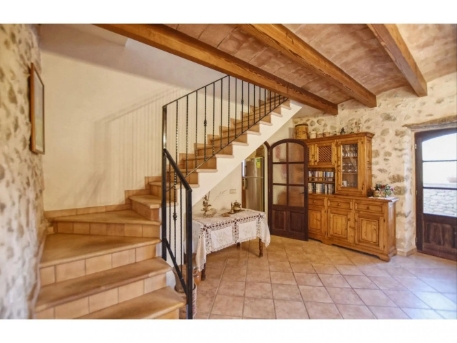Spacious rustic country house with pool only 1 km from Buger