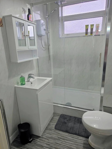 3 Bed Home Free Wifi & Netflix Central Location